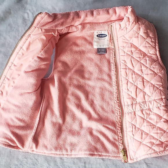 Baby Girl's Old Navy fleece lined Vest Size  18-24 months - Picture 4 of 4
